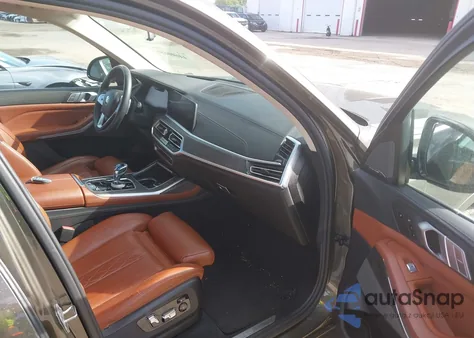 2021 BMW X7 xDrive40I z USA, uszkodzony, nr VIN 5UXCW2C08M9D77567